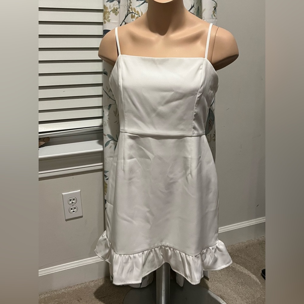 TCEC white ruffled hem dress